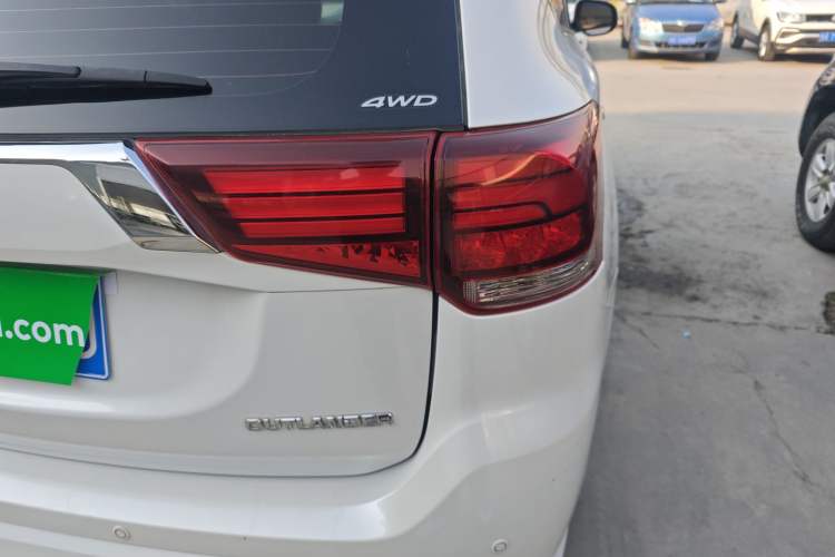Used Mitsubishi Outlander 2021 2.4L 4x4 Zhi Xiang Edition 7 Seats
