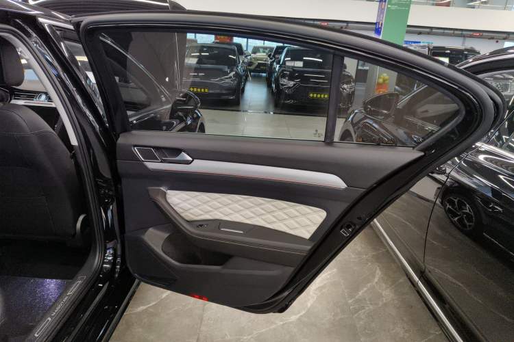 Used Volkswagen Magotan 2023 2 Million Units Commemorative Edition 330TSI DSG Luxury Version
