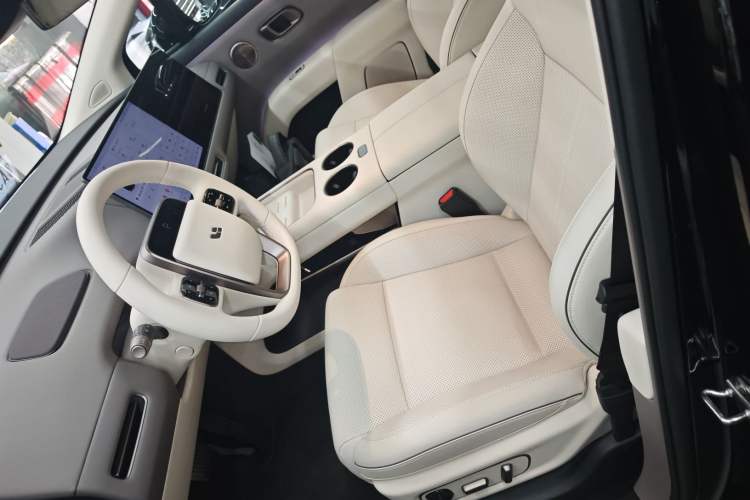 Used Li Auto Li Auto i8 2025 Standard Edition
