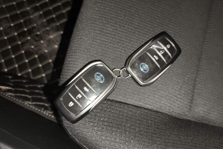 Used Toyota Levin 2017 Revised Dual-Engine 1.8H GS E-CVT Elite Sunroof Version China V Standard
