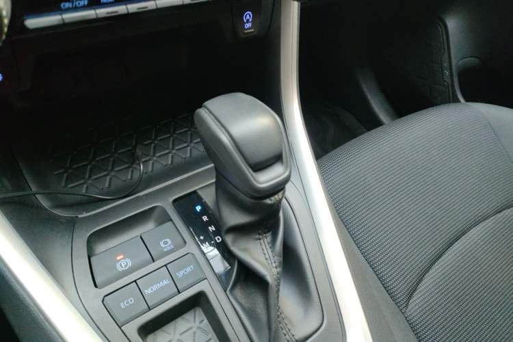 Used Toyota RAV4 2022 2.0L CVT Two-Wheel Drive Urban Edition
