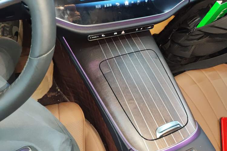 Used Mercedes-Benz E-Class 2024 Facelift E 300 L Luxury Edition
