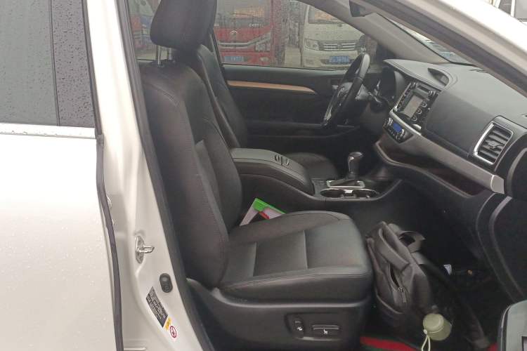 Used Toyota Highlander 2018 2.0T Two-Wheel Drive Luxury Edition 7 Seats China VI Standard
