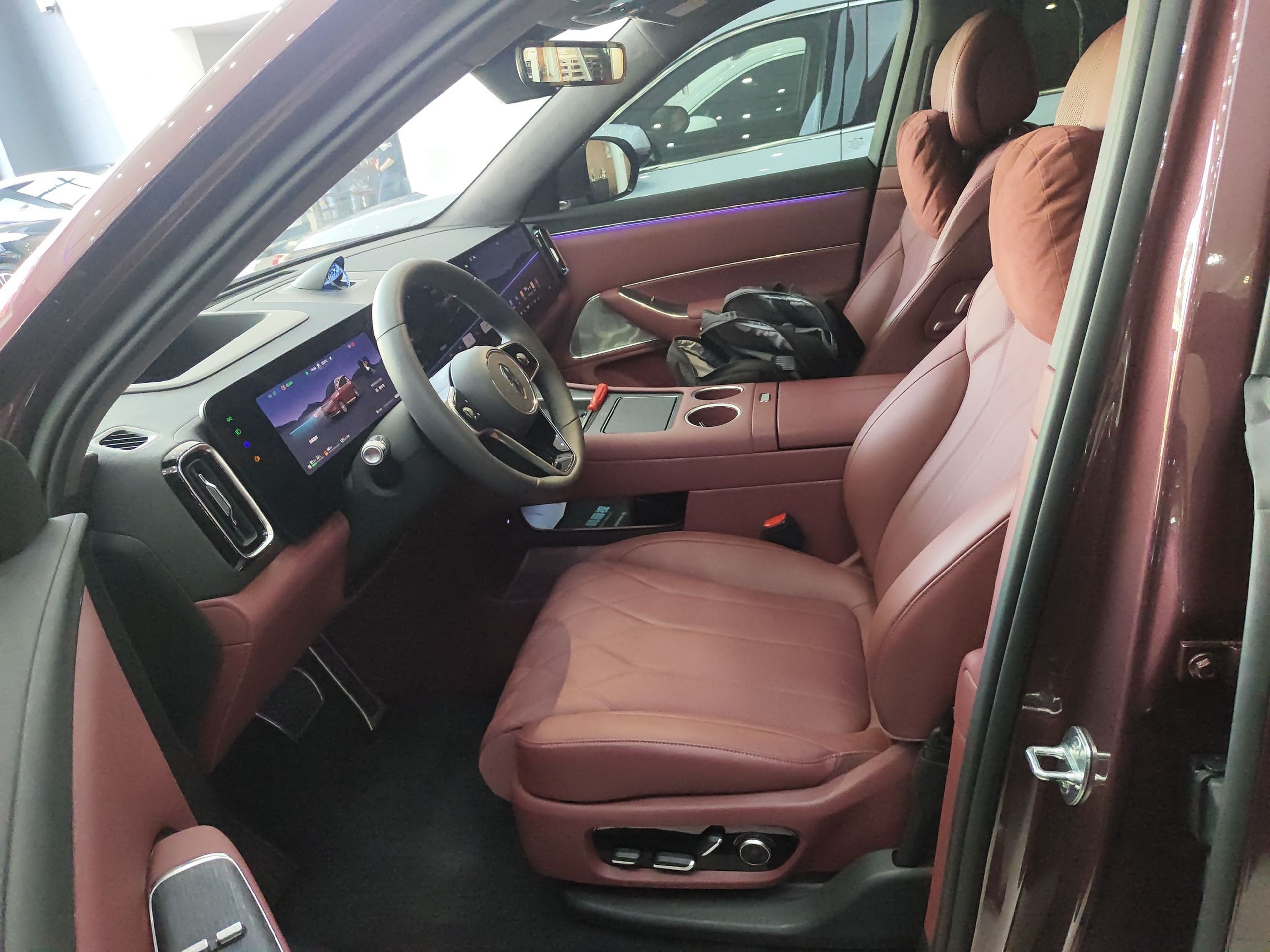 Переднее сиденье в автомобиле