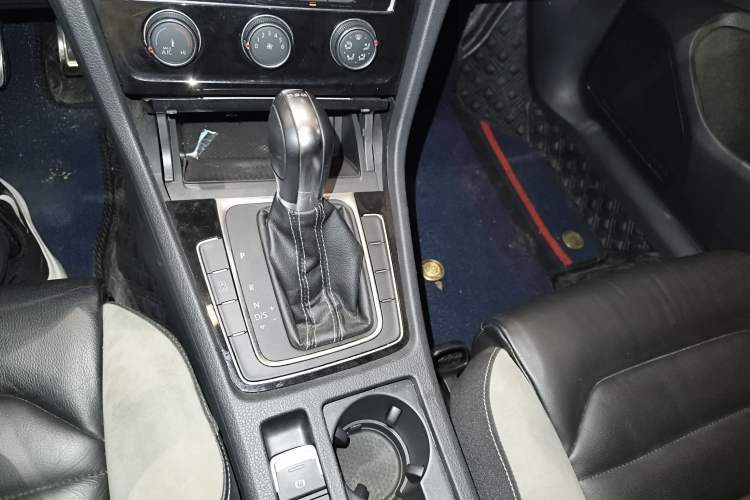 Used Volkswagen Golf 2016 1.4TSI Automatic R-Line
