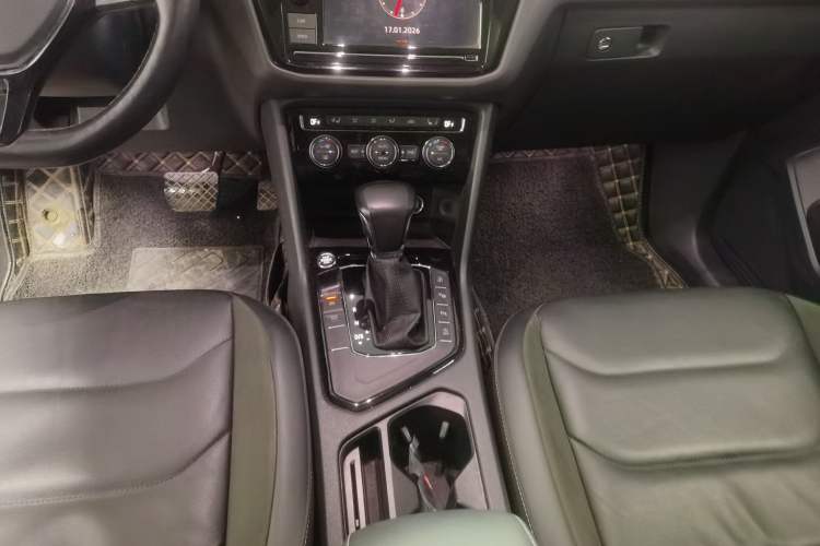 Used Volkswagen Tiguan L 2019 330TSI Automatic Two-Wheel Drive Smart Luxury Version China VI Standard
