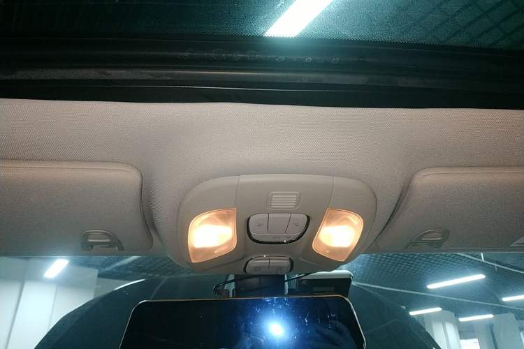 Used  Compass 2019 200T Automatic Family Edition - Connected Large Screen Version
