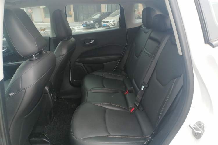 Used  Compass 2017 200T Automatic Family Edition
