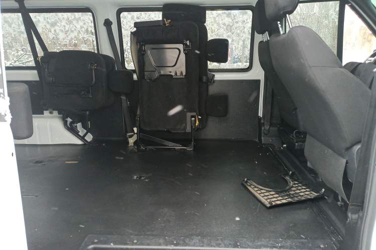 Used JMC Fushun 2022 2.0T Manual Multi-Function Passenger Vehicle Mid-Range High Roof 6-7 Seats
