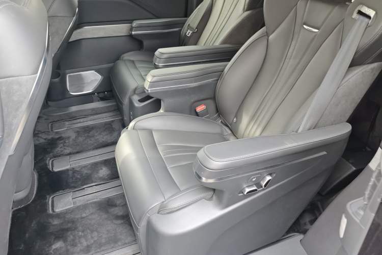 Used Hongqi HQ9 PHEV 2024 2.0T Four-Wheel Drive Business Edition
