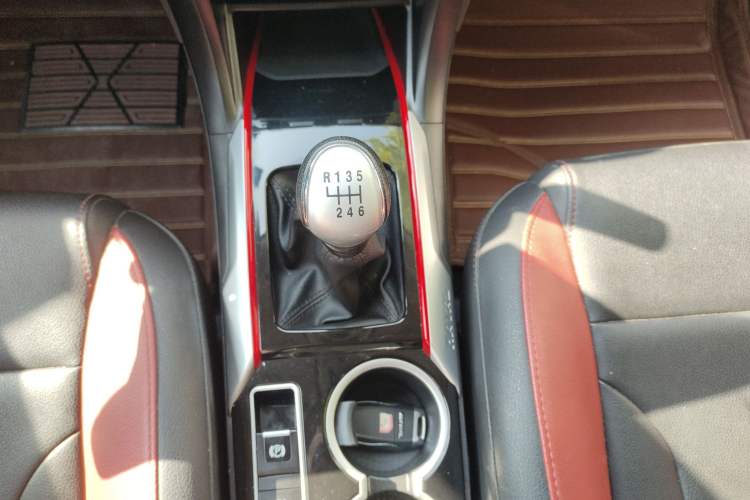 Used Haval H2 2017 Blue Label 1.5T Manual Two-Wheel Drive Elite Model
