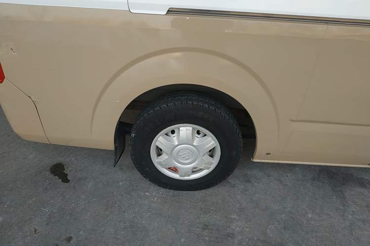 Used Foton Scenic G9 2021 2.4L Gasoline Commercial Version Long Wheelbase High Roof 9-Seater with Clear Window 4K22D4M