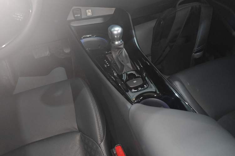 Used Toyota IZOA 2021 2.0L Yichi Version