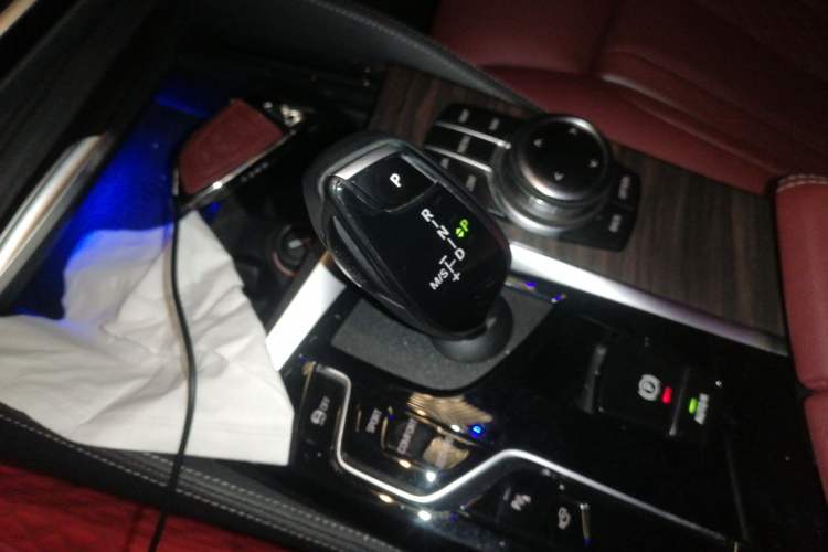 Used BMW 5 Series 2022 Second Facelift 530Li Luxury Edition Premium Package
