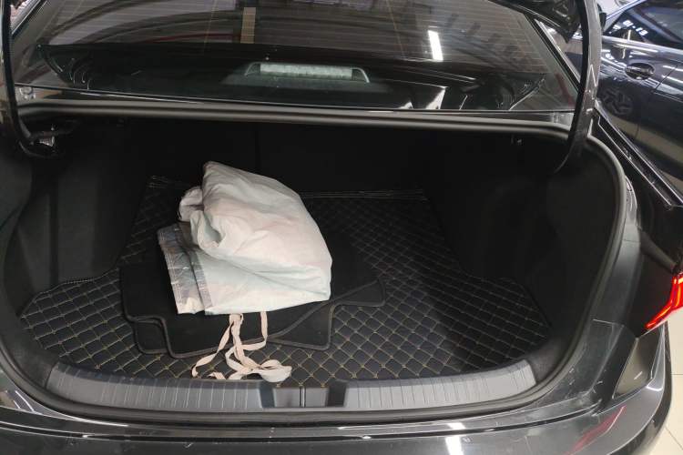 Used Volkswagen Sagitar 2025 Revised Version Three 300TSI DSG Excellence Edition
