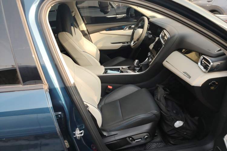 Used Lynk & Co 01 2019 2.0T Two-Wheel Drive Zhaopu Version China VI Standard
