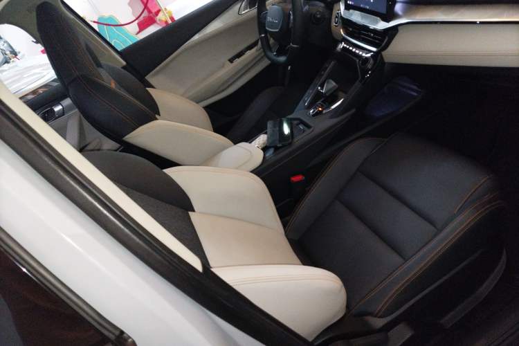 Used Lynk & Co 06 EM-P 2022 PHEV 84 km Range Pro Version
