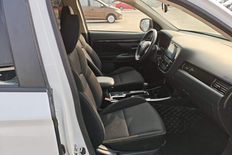 Used Mitsubishi Outlander 2020 2.0L Two-Wheel Drive Comfort Edition 5 Seats