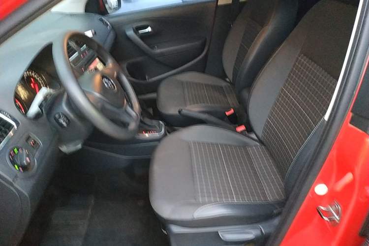 Used Volkswagen Polo 2014 1.6L Automatic Comfort Edition
