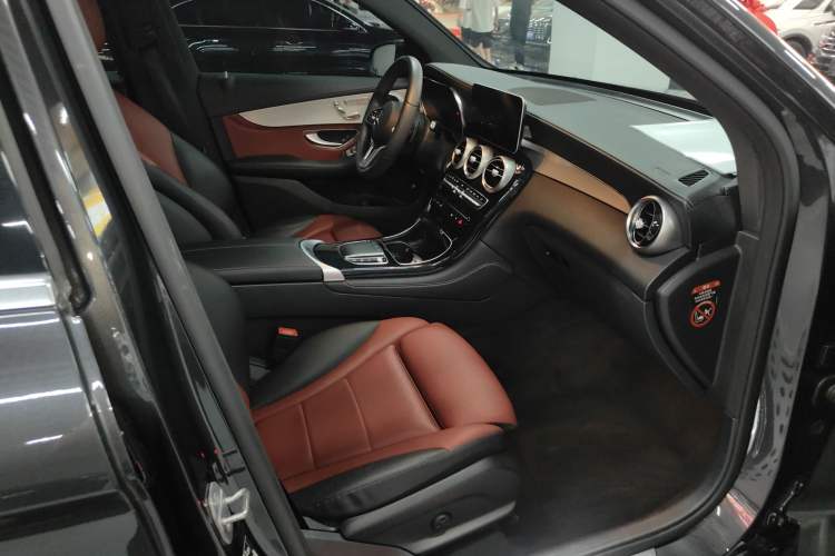 Used Mercedes-Benz GLC 2020 Facelift GLC 260 L 4MATIC Luxury Edition
