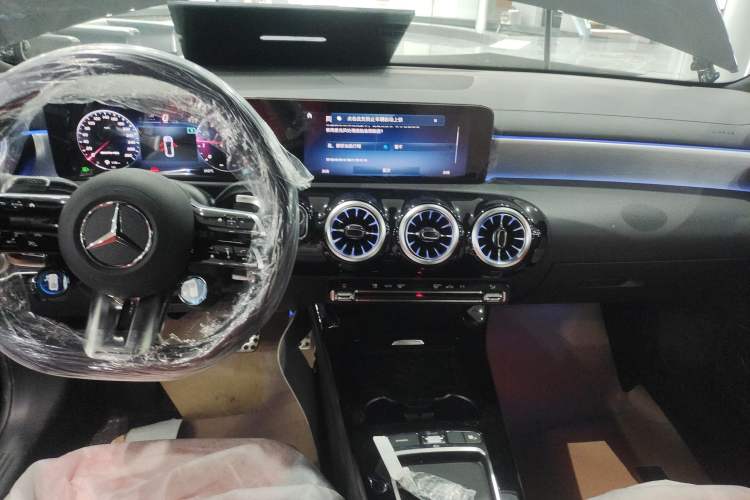 Used Mercedes-Benz A-AMG 2025-Year Restyled AMG A 35 L 4MATIC
