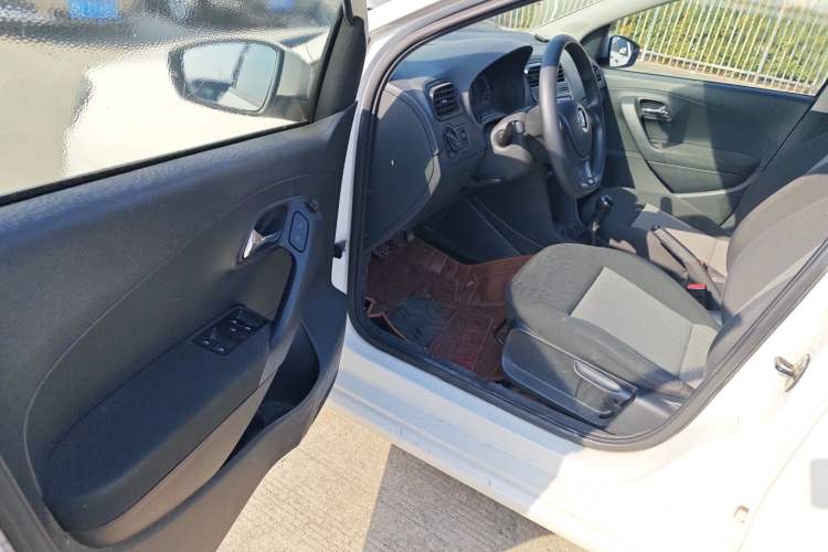 Used Volkswagen Polo 2016 1.4L Manual Fashion Model
