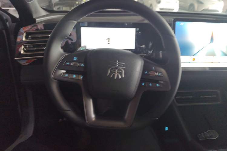 Used BYD Qin L 2025 DM-i Smart Drive 80KM Leading Model
