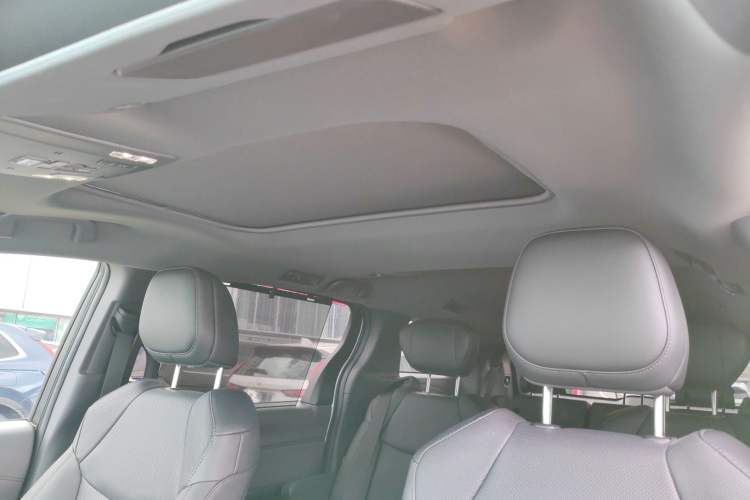 Used Toyota Sienna 2024 2.5L Hybrid Four-Wheel Drive Prestige Edition
