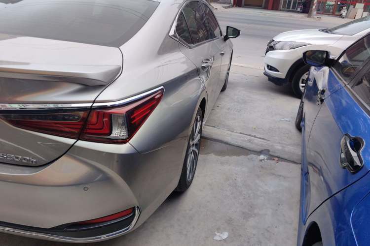 Used Lexus ES 2018 300h Premium Edition China V Standard