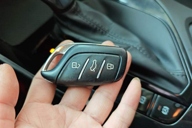 Used Roewe i5 2021 1.5L CVT Black Gold Edition