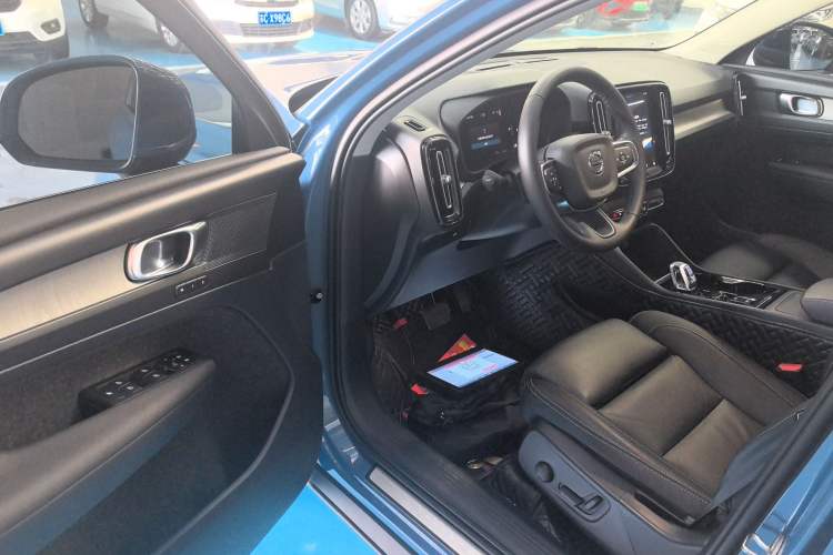 Used Volvo XC40 2023 B4 4x4 Smart Luxury Edition
