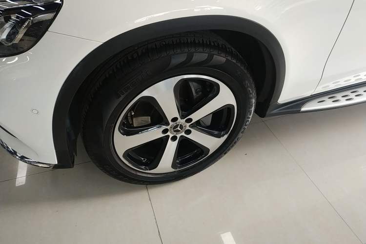 Used Mercedes-Benz GLC 2019 Facelift GLC 260 L 4MATIC Luxury Model
