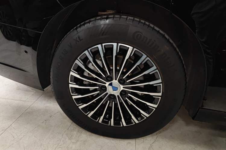 Used Denza D9 2025 DM-i Intelligent Drive 1020 Four-Wheel Drive Flagship Model