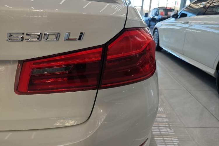 Used BMW 5 Series 2019 Facelifted 530Li Leading Edition Luxury Package
