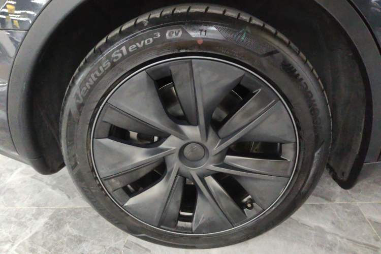Used Tesla Model Y 2024 Rear-Wheel-Drive Version
