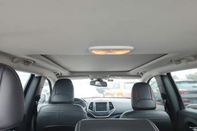 Used  Cherokee 2017 2.0L Superior Edition