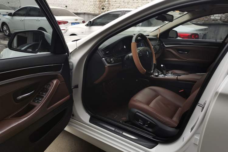 Used BMW 5 Series 2014 525Li Leading Model
