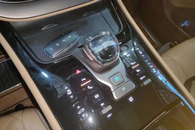 Used Denza D9 2022 DM-i 970 Four-Wheel Drive Flagship Model