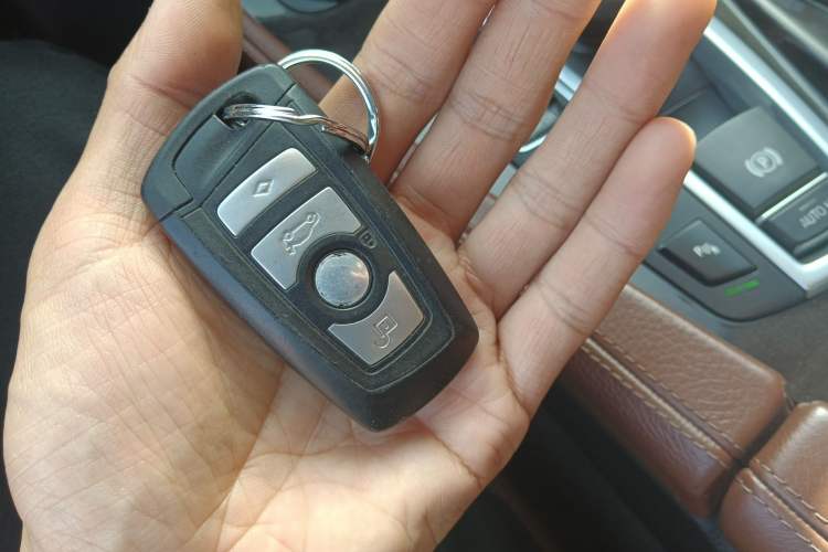 Used BMW 5 Series 2014 525Li Leading Model
