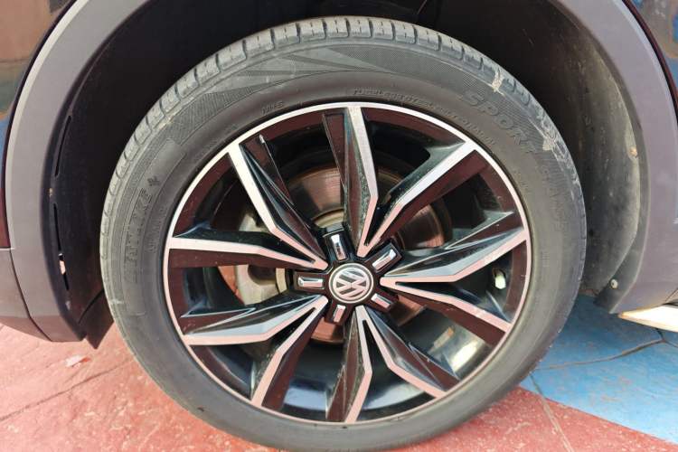 Used Volkswagen Tiguan L 2019 380TSI Automatic All-Wheel Drive Luxury Edition with 7 Seats China VI Standard
