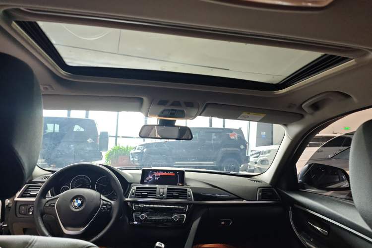 Used BMW 3 Series 2017 318i Fashion Model
