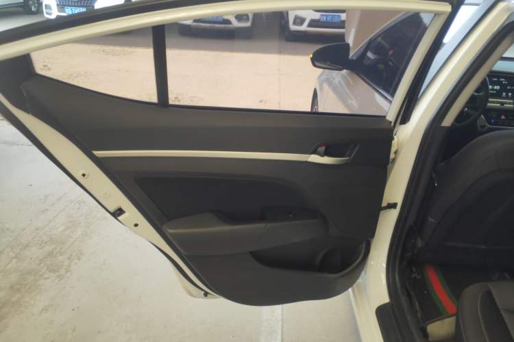 Used Hyundai Elantra 2016 1.6L Automatic ZhiXuan – Elite Version
