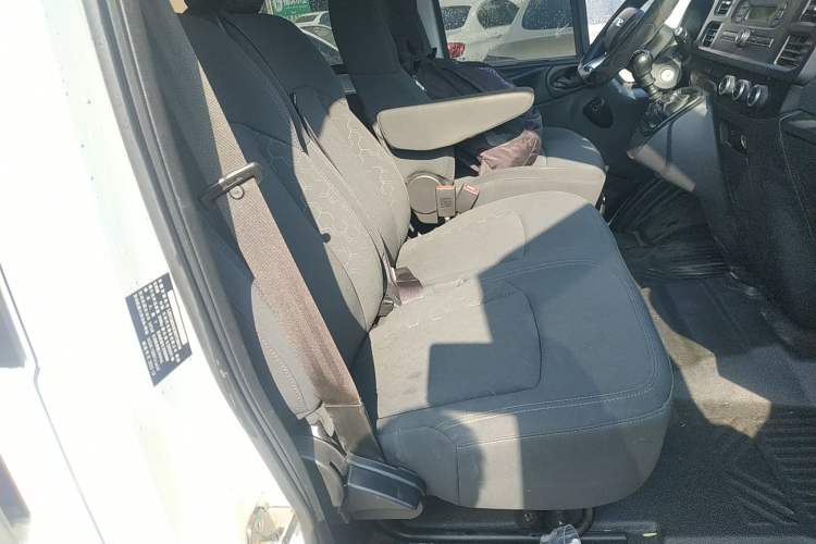 Used JMC Fushun 2022 2.0T Manual Multi-Function Passenger Vehicle Mid-Range High Roof 6-7 Seats