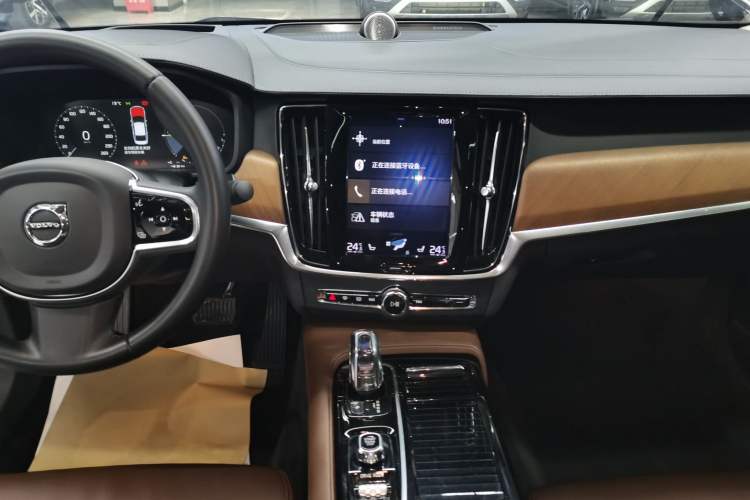 Used Volvo S90 New Energy 2019 T8 E-Drive Hybrid Intelligent Luxury Version China V Standard
