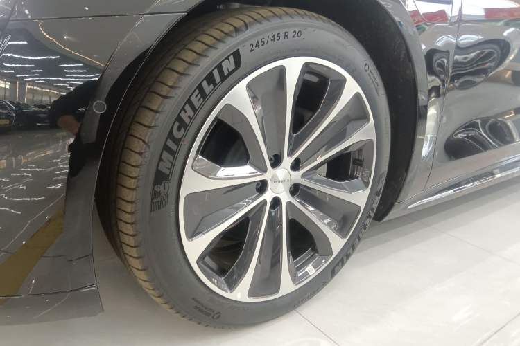 Used Hima Luxeed S7 2024 Pro Model
