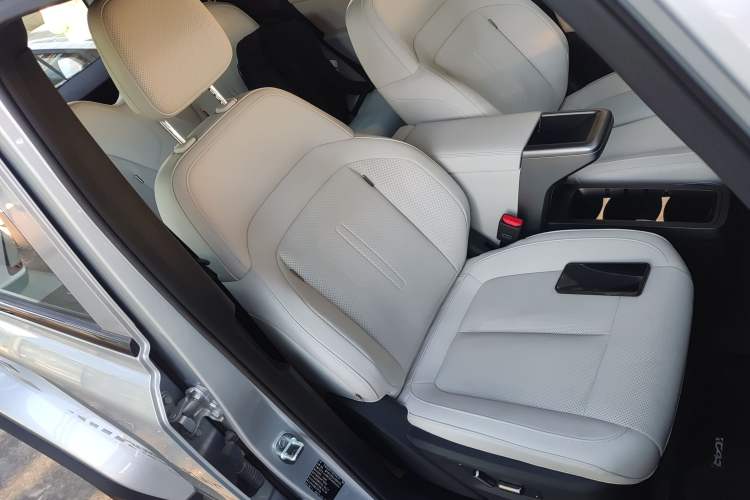 Used  V23 2025 401 Two-Wheel Drive Intelligent Driving Version
