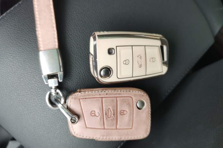 Used Volkswagen T-ROC 2019 280TSI DSG Two-Wheel Drive Comfort Version China VI Standard
