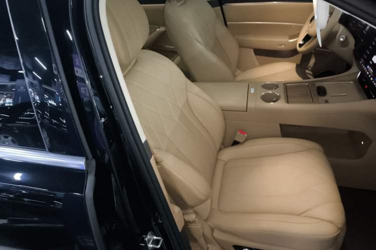 Used Hima AITO M8 2025 Extended-Range Max+ Version 53.4 kWh 6-Seater Edition
