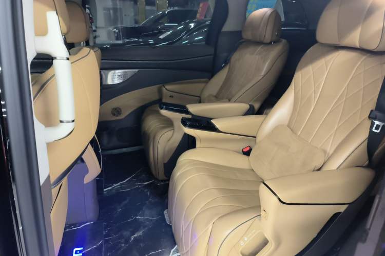 Used Denza D9 2022 DM-i 1040 Prestige Model
