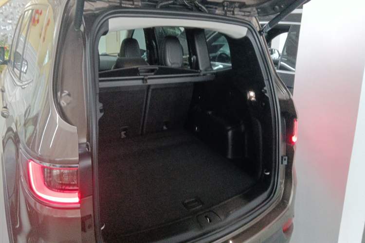 Used  Commander 2018 2.0T Two-Wheel Drive Enjoy Edition China V